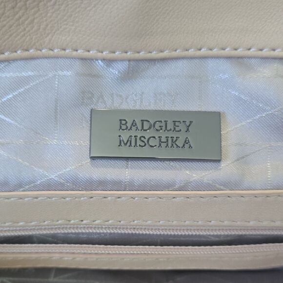 NEW Badgley Mischka Cream Quilted Shoulder Bag with Silver Accents - Picture 2 of 5